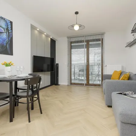 Bright, Cozy Close To The Airport By Renters 바르샤바