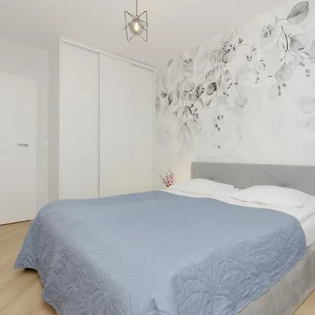 Bright, Cozy Close To The Airport By Renters 바르샤바