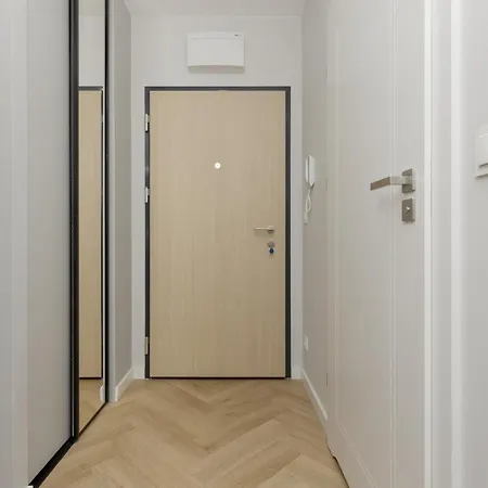 Bright, Cozy Close To The Airport By Renters 아파트 *