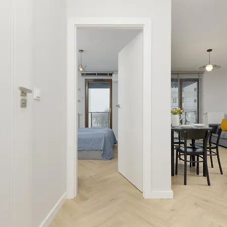 Bright, Cozy Close To The Airport By Renters Apartament