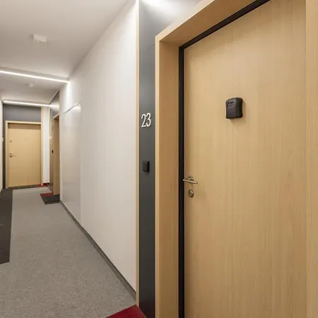 Bright, Cozy Close To The Airport By Renters *
