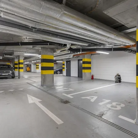Bright, Cozy Close To The Airport By Renters