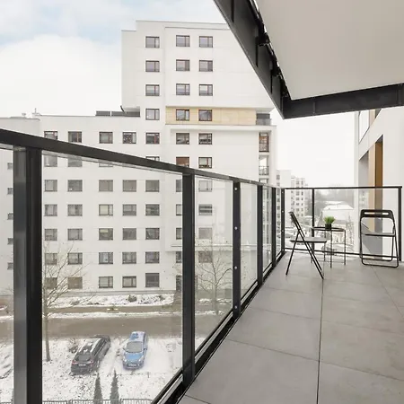 Apartment Bright, Cozy Close To The Airport By Renters Warsaw